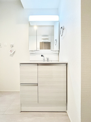 ���ʑ�E���ʏ��@�O�ʋ��̗��ɁA���ϕi��q���p�i�Ȃǂ����[�\�B���ʑ����������ƕۂ��܂��I