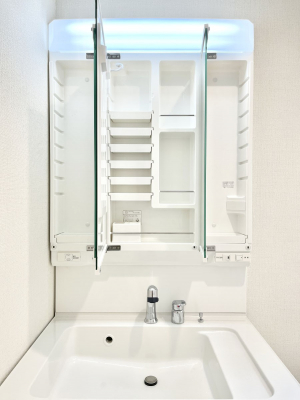 ���̑����ρ@�O�ʋ��̗��ɁA���ϕi��q���p�i�Ȃǂ����[�\�B���ʑ����������ƕۂ��܂��I