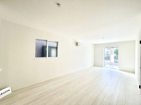 ���r���O�@�傫�ȑ����炽���Ղ�̗z���ƕ����������郊�r���O