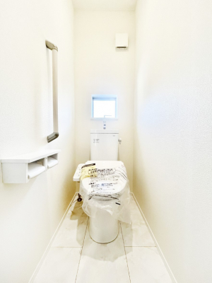 �g�C���@������A�������`Toilet�`�@�������̂��鐅����g�C���̓E�H�V�����b�g�t���ł����g�C���͖����g�킴��𓾂Ȃ����́B����������ۂ������ł��ˁB�g�C����2��������̂Œ��̍��G���ɕ֗��ł��I