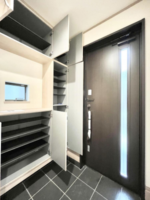 ���̑����ρ@�����Ղ���[�ł���V���[�Y�{�b�N�X�ŉƑ��S���̌C���A���ւ�������B  