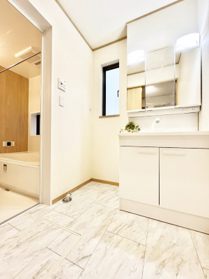 ���ʑ�E���ʏ��@������A�������`Dressing Room�`�@�Â��Ȃ肪���Ȑ��ʏ�����������ƍ̌��Ɗ��C���\�Ȃ̂ŋC�����悭���g�������܂��B�O�ʋ��^�C�v�̐��ʑ�͋������[�ŎU�炩�肪���Ȑ��ʏ����X�b�L����