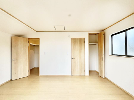 ���̑����ρ@������A�������`Bed Room�`  �u��������������l�v�Ƃ��v�w�ł�����肭�낰��WIC�t���̐Q���B�����̉Ǝ��₨�d���ɔ�ꂽ���̓t�J�t�J�̃x�b�g�Ŗ�����Ă��������B���K�ȍL����������