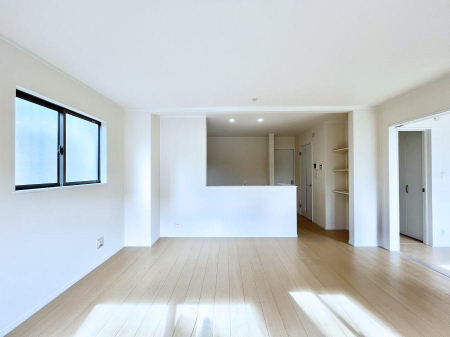 ���r���O�@���邢�z���������A�����̕��͋C�ɖ�������郊�r���O�E�_�C�j���O�B 