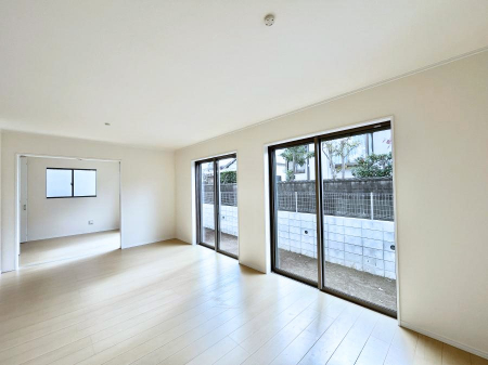 ���r���O�@�傫�ȑ����炽���Ղ�̗z���ƕ����������郊�r���O