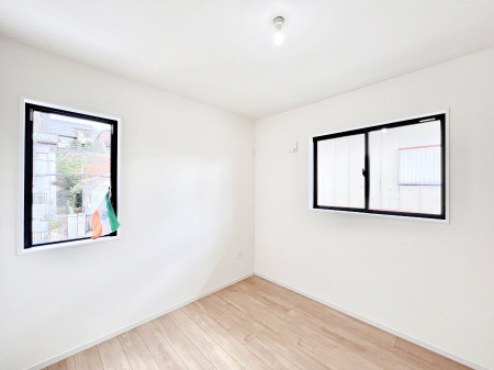 ���̑����ρ@�����`Bed Room�`�@2�ʍ̌����m�ۂ������邢�����́A���ʂ����ǂ��A��ϋ��S�n�̗ǂ���ԂƂȂ��Ă���܂��B�u�₩�ȕ��������ċN���钩�́A���K�����̎n�܂�ɁI���������ʕ����ƂĂ��ǂ��Z�܂���