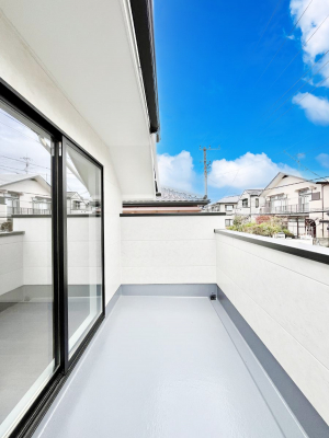 �o���R�j�[�@�����`Balcony�`�o���R�j�[�͉������z���������݁A���z�c����󕨂��C�����悭�������Ƃ��ł��܂��B  �g���₷���J���I�ȃo���R�j�[�ł����z�����������Ղ�~�蒍���A�o���R�j�[�t���Z�܂��B  