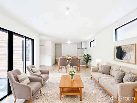 ���r���O�@�����`Living�`�@�Ƒ��̉�b��Ί炪�s���������r���O�ł��B�傫�ȃ\�t�@��_�C�j���O�e�[�u���ł������H���������肭�났�����􂻂�Ȗ������������Ԃł��I���Ƌ��CG�ł�