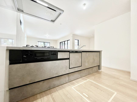 �L�b�`���@�����`Kitchen�`�@�u���������͉�����낤�v����ȃL�b�`���Ȃ�v�������藿�����ł����Ⴂ�܂��B�L�b�`������̓��r���O����]�ł��܂��B�Ƒ����Ȃ��邨�Ƃ������ɂ������܂��B