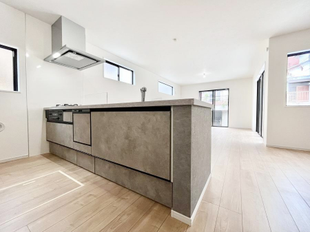 �L�b�`���@�����`Kitchen�`���r���O�����n����J�E���^�[�L�b�`���B���������Ȃ���Ƒ��ƃR�~���j�P�[�V�������Ƃ�邾���łȂ��A�傫�ȊJ���������邱�Ƃ��ł��܂��B  ���q�l�̐����������邱�Ƃ��ł��܂��ˁI