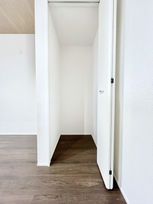 ���̑����ρ@�L�b�`���ɂ̓p���g���[�I�H�ނ̃X�g�b�N�͂������A���p�i�̎��[�Ȃǎg�����͂��낢��I