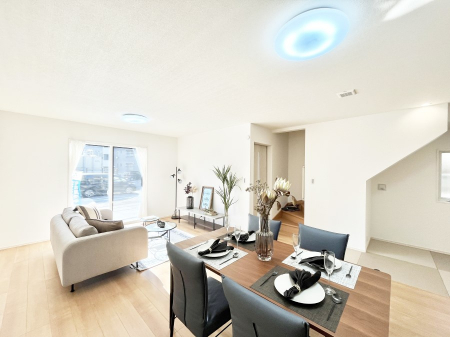 ���r���O�@�傫�ȑ����炽���Ղ�̗z���ƕ����������郊�r���O