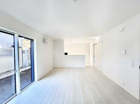 ���r���O�@���邢�z���������A�����̕��͋C�ɖ�������郊�r���O�E�_�C�j���O�B 