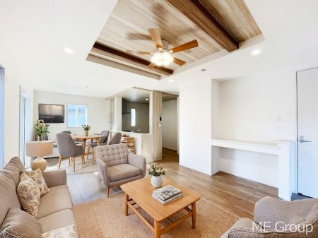 ���r���O�@�Ƒ��̘a�₩�ȉ�b���������Ă������B�J�����̂��郊�r���O�ł��B���Ƌ��CG�ł�  