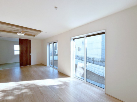 ���r���O�@�傫�ȑ����炽���Ղ�̗z���ƕ����������郊�r���O