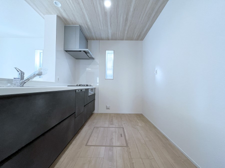 �L�b�`���@�u�₩�ȕ����ʂ蔲����L�b�`���B��������̂Ŗ��邭���C�ɂ��𗧂��܂��B