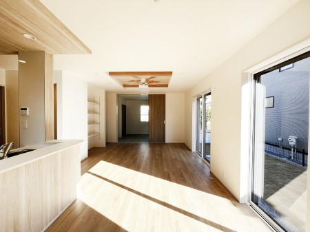 ���r���O�@�Ƒ��c���̎��Ԃ����������Ȃ��났�̃��r���O�_�C�j���O�B   