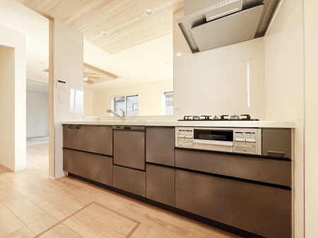 �L�b�`���@���r���O�ŗV�Ԃ��q�l�������Ȃ��炨�������ł���ΖʃL�b�`���B  