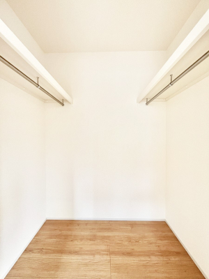 ���̑��@�����`Walk-in Closet�`�@�K�v�Ȃ��̂�R�[�f�B�l�[�g���ꗗ���Ċm�F�ł��A�g�x�x�⏀�����Z���ԂōςރE�H�[�N�C���N���[�[�b�g��ݒu���܂����B�Ƃ̒�����������Ƃ�����֗��Ȏ��[�X�y�[�X�ł��B