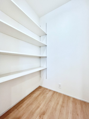 ���̑����ρ@�L�b�`���ɂ̓p���g���[�I�H�ނ̃X�g�b�N�͂������A���p�i�̎��[�Ȃǎg�����͂��낢��I