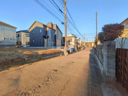 ���n�O�ώʐ^�@�`Exterior�`�@�΂Ɍb�܂ꂽ�ՐÂȏZ��n�́A�L�т₩�ȃX���[���C�t�������Ă���܂��B�G�߂̈ڂ낢��g�߂Ɋ���������Ŏq��Ă���΁A���q�l�������Ƒf���ɐ������Ă����͂��ł��I  