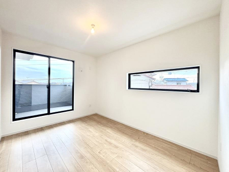 ���̑����ρ@�����`Bed Room�`�@2�ʍ̌����m�ۂ������邢�����́A���ʂ����ǂ��A��ϋ��S�n�̗ǂ���ԂƂȂ��Ă���܂��B�u�₩�ȕ��������ċN���钩�́A���K�����̎n�܂�ɁI���������ʕ����ƂĂ��ǂ��Z�܂���