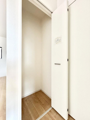 ���̑����ρ@���r���O���[�B�����Ɏ��[������ƕ����W�܂�LDK���X�b�L���Еt�������ł��ˁB  