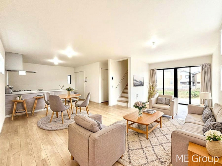 ���r���O�@�����`Living�`�@�Ƒ��̉�b��Ί炪�s���������r���O�ł��B�q���������Ă�p�����Ȃ���A�傫�ȃ\�t�@��_�C�j���O�e�[�u���ł������H���������肭�났�����􂻂�Ȗ������������Ԃł��I���Ƌ��CG�ł�