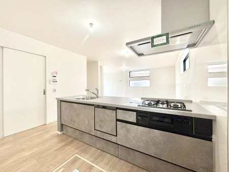 �L�b�`���@�����`Kitchen�`  ���r���O�����n����J�E���^�[�L�b�`���B  ���������Ȃ���Ƒ��ƃR�~���j�P�[�V�������Ƃ�邾���łȂ��A�傫�ȊJ���������邱�Ƃ��ł��܂��B  ���q�l�̐����������邱�Ƃ��ł��܂��ˁI