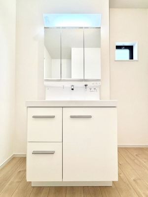 ���ʑ�E���ʏ��@�����`Dressing Room�`�@�Â��Ȃ肪���Ȑ��ʏ�����������ƍ̌��Ɗ��C���\�Ȃ̂ŋC�����悭���g�������܂��B�O�ʋ��^�C�v�̐��ʑ�͋������[�ŎU�炩�肪���Ȑ��ʏ����X�b�L����