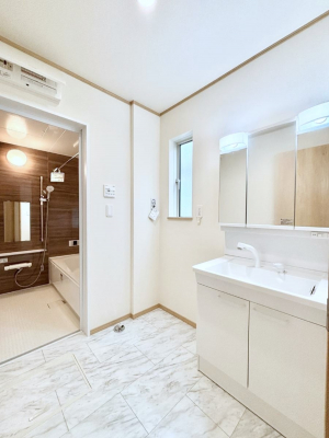 ���̑��@�����`Dressing Room�`�@�Â��Ȃ肪���Ȑ��ʏ�����������ƍ̌��Ɗ��C���\�Ȃ̂ŋC�����悭���g�������܂��B�O�ʋ��^�C�v�̐��ʑ�͋������[�ŎU�炩�肪���Ȑ��ʏ����X�b�L����