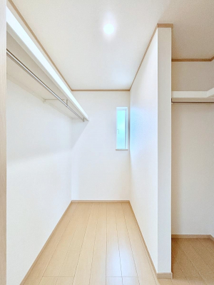 ���̑��@�����`Walk-in Closet�`�@�K�v�Ȃ��̂�R�[�f�B�l�[�g���ꗗ���Ċm�F�ł��A�g�x�x�⏀�����Z���ԂōςރE�H�[�N�C���N���[�[�b�g��ݒu���܂����B�Ƃ̒�����������Ƃ�����֗��Ȏ��[�X�y�[�X�ł��B