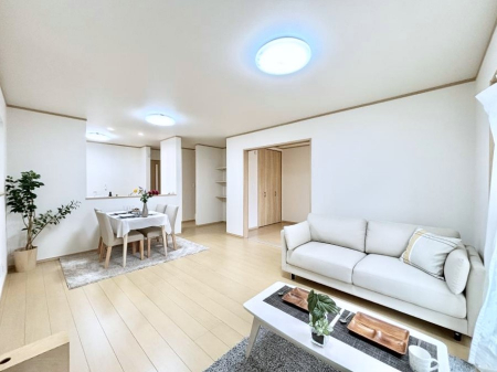 ���̑����ρ@�����`Living�`�@���r���O�ɊK�i�̂���Ԏ��ł���Ƒ��̃R�~���j�P�[�V�������X���[�Y�Ɏ��܂��ˁ��Ƃ肠���炵�ƐS�n�悢�Z�����a���ґ�Ȏ��Ԃ����Ƒ��݂�Ȃł��߂����������B