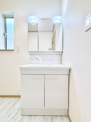 ���ʑ�E���ʏ��@�����`Dressing Room�`  ����������F�����œ��ꂳ��Ă���ƁA�X�b�L���Ɛ�������ۂ������܂��B  ���̗��ɂ͂����Ղ�Ǝ��[�X�y�[�X��W�������I  �����́A�V���v�����@�\�����d�����āB