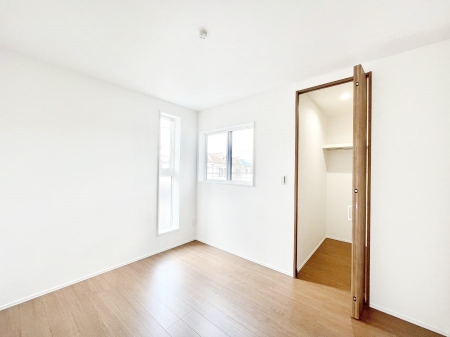 �q�������@�������P�������`Bed Room�`�@2�ʍ̌����m�ۂ������邢�����́A���ʂ����ǂ��A��ϋ��S�n�̗ǂ���ԂƂȂ��Ă���܂��B�u�₩�ȕ��������ċN���钩�́A���K�����̎n�܂�ɁI���������ʕ����ƂĂ��ǂ��Z�܂���