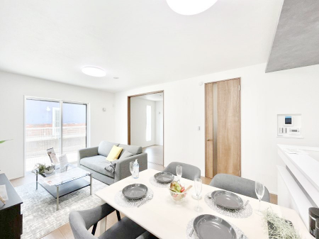 ���r���O�@�������P�������`Living�`�@�O���̗��Ȃ��V���v���ł�������LDK�B�傫�ȑ�������������������ނ̂Ŏ��������邭�A�Ƒ��̌e���̏�Ƃ��ăs�b�^���ł��B�J�����Ɠ�������̗ǂ��𐥔񂲗����������I   