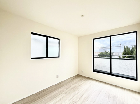 ���̑����ρ@������A�������`Bed Room�`�@2�ʍ̌����m�ۂ������邢�����́A���ʂ����ǂ��A��ϋ��S�n�̗ǂ���ԂƂȂ��Ă���܂��B�u�₩�ȕ��������ċN���钩�́A���K�����̎n�܂�ɁI���������ʕ����ƂĂ��ǂ��Z�܂���