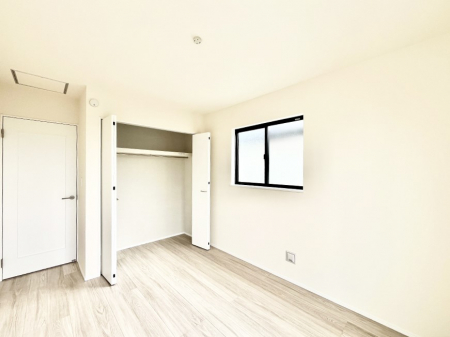 �q�������@������A�������`Bed Room�` �@�}���V�����ƈႢ�������������̂��ˌ��Ẵ����b�g�ł��B���Ƒ������������ƂŎ苷�Ɋ����Ă����Z�܂����ˌ��Ăł͊e�����v���C�o�V�[��ۂ��Ƃ��ł��܂��B