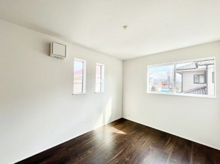 ���̑����ρ@�������Q�������`Bed Room�`�@2�ʍ̌����m�ۂ������邢�����́A���ʂ����ǂ��A��ϋ��S�n�̗ǂ���ԂƂȂ��Ă���܂��B�u�₩�ȕ��������ċN���钩�́A���K�����̎n�܂�ɁI���������ʕ����ƂĂ��ǂ��Z�܂���