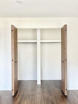 ���[�@�������Q�������`Closet�`�@�ǖʃN���[�[�b�g������΃^���X��u���K�v���Ȃ��A�o������̂Ȃ��X�b�L����Ԃ��ێ��ł��܂��B����ꂽ�X�y�[�X��L���Ɋ��p�ł������B�ߗނ��̕i�Ȃǂ����Ղ���[�o���܂��ˁ�