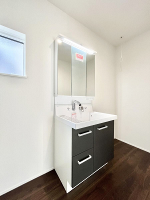 ���ʑ�E���ʏ��@�������Q�������`Dressing Room�`�@�Â��Ȃ肪���Ȑ��ʏ�����������ƍ̌��Ɗ��C���\�Ȃ̂ŋC�����悭���g�������܂��B�O�ʋ��^�C�v�̐��ʑ�͋������[�ŎU�炩�肪���Ȑ��ʏ����X�b�L����