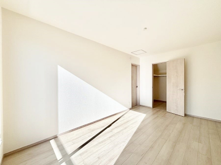 �Q���@�E�H�[�N�C���N���[�[�b�g�����邨�����B�G�߂��Ƃ̓���ւ����s�v�ŕ֗��ł��I