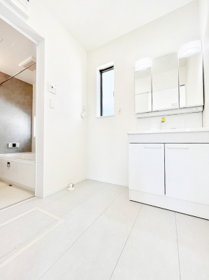 ���̑��@�����`Dressing Room�`�@�Â��Ȃ肪���Ȑ��ʏ�����������ƍ̌��Ɗ��C���\�Ȃ̂ŋC�����悭���g�������܂��B�O�ʋ��^�C�v�̐��ʑ�͋������[�ŎU�炩�肪���Ȑ��ʏ����X�b�L����