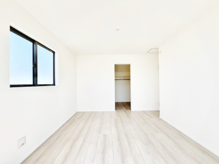 �Q���@�����`Bed Room�`�@�u��������������l�v�Ƃ��v�w�ł�����肭�낰��Q���B�����̉Ǝ��₨�d���ɔ�ꂽ���̓t�J�t�J�̃x�b�g�Ŗ�����Ă��������B�e���r��{�I�������Ă����K�ȍL����������