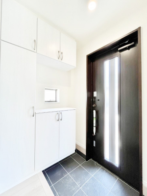 ���ց@�����`Entrance�`�@�Ƃ̒��ł��q�l���}����ŏ��̏ꏊ�ł��錺�ւ́A�Ƃ̈�ۂ��̂��̂ł��I�L�x�Ȍ��֎��[�ŁA����Y��ɕۂ��Ƃ��o���܂��􌺊ւɂ͂����Ղ���[�̉��ʔ��������I