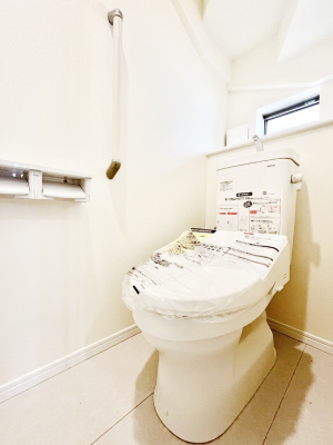 �g�C���@�����`Toilet�`�@�Y��E�X�b�L���E���K�ȃE�H�V�����b�g�t�g�C���ł��낰���Ԃł��B1�A2�K���Ƀg�C���X�y�[�X�I�̌������薾�邭�A���K��ԂƂȂ��Ă���܂��������g���ꏊ�����炱���̔z���ł��I