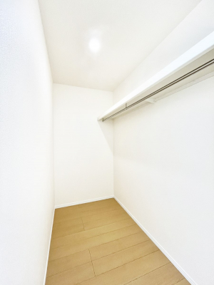 ���̑��@������2-D�������`Walk-in Closet�`�@��������̗m���������Ă��V���ɂȂ�ɂ����E�H�[�N�C���N���[�[�b�g�B�m���ȊO�ɂ��A���i�g��Ȃ��Ɠd��X�[�c�P�[�X�A�X�g�b�N�i�Ȃǉ��ł��Еt����������Ԃł�