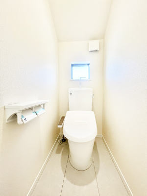 �g�C���@������2-D�������`Toilet�`�@�Y��E�X�b�L���E���K�ȃE�H�V�����b�g�t�g�C���ł��낰���Ԃł��B�̌������薾�邭�A���K��ԂƂȂ��Ă���܂��������g���ꏊ�����炱���̔z���ł��I