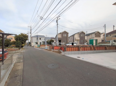 ���n�O�ώʐ^�@�`Exterior�`�@�O�ʓ��H�F�� 5m�A�k�� 4m �����@�Z��n�ɂȂ��Ă���̂Ŏԗʂ����Ȃ��A�Â��ȗ��n�ł��B�q��Ċ����ǍD�ł������ӊ������킹�Ă��ē������Ē����܂��B