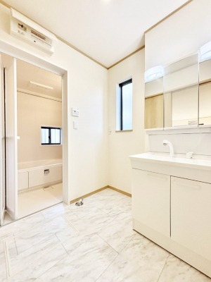 ���̑��@������B�������`Dressing Room�`�@���邭����������p�E�_�[���[���B�����g���ꏊ�����炱���A���K�ȋ�ԂƂȂ��Ă���܂��B�V�����v�[�h���b�T�[���̗p���Ă���܂��̂ŁA���V��������y�ɏo���܂��B